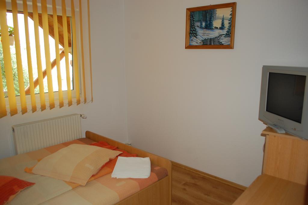 Casa Kiss Villa Совата Стая снимка