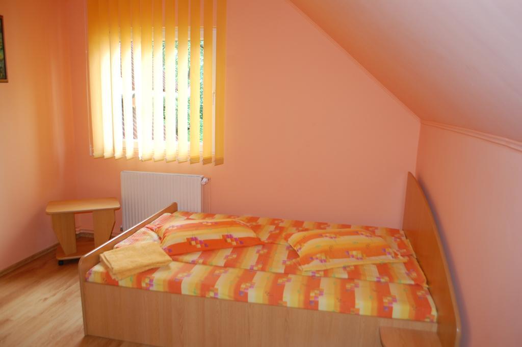 Casa Kiss Villa Совата Стая снимка
