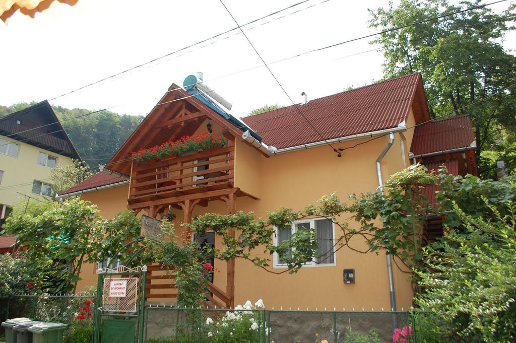 Casa Kiss Villa Совата Стая снимка