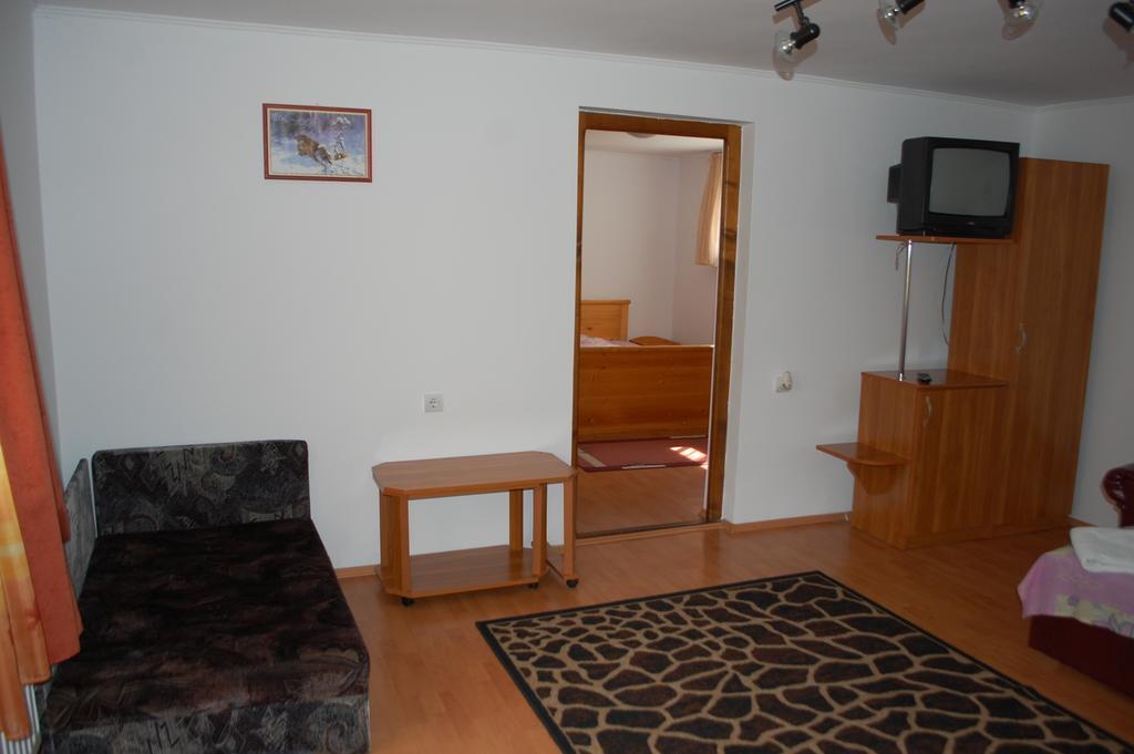 Casa Kiss Villa Совата Стая снимка
